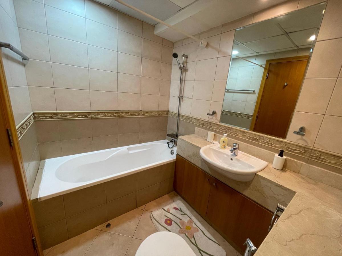 Metro Premium Location Spacious 2 Bedroom Apartment Right Next To The Metro Dubai Eksteriør bilde